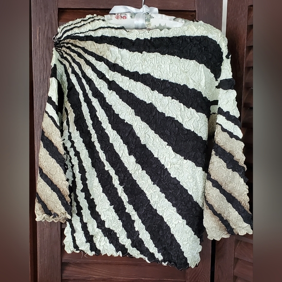 Ladies Stretch No Iron Top - Picture 2 of 2